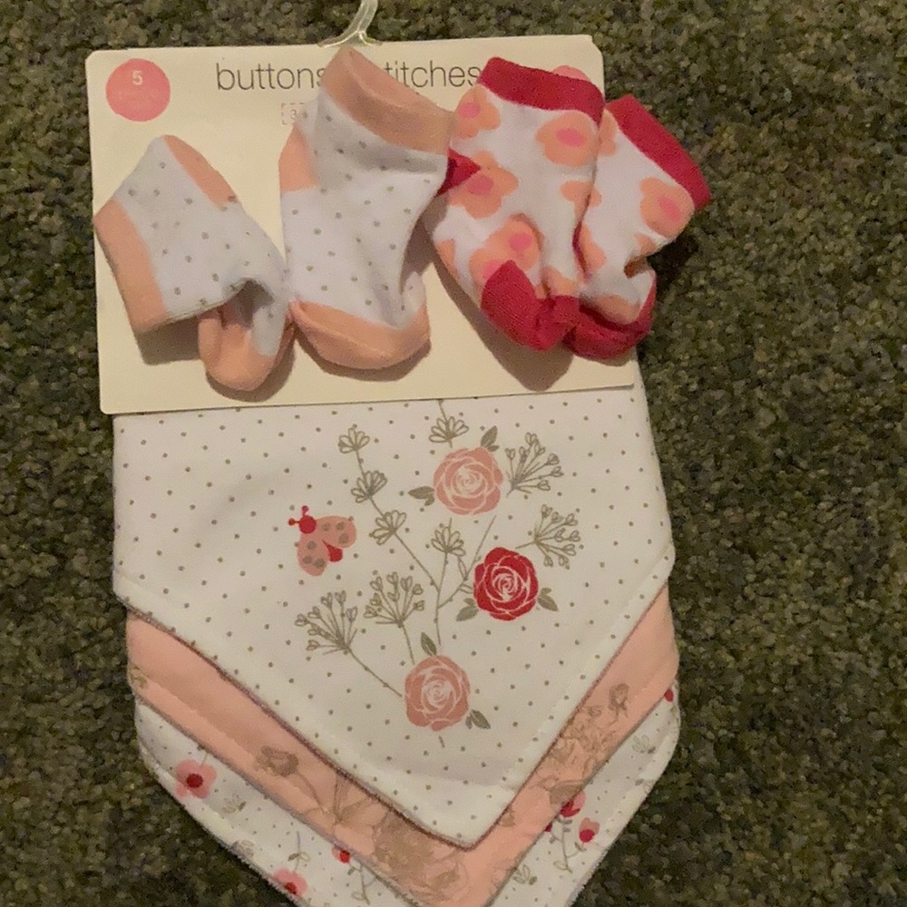 NWT 3 bibs and 2 booties. 5 piece set